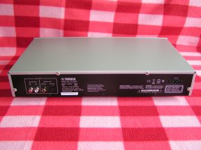 Yamaha Moderní CD přehrávač CD-S303 – zánovní stav (3)